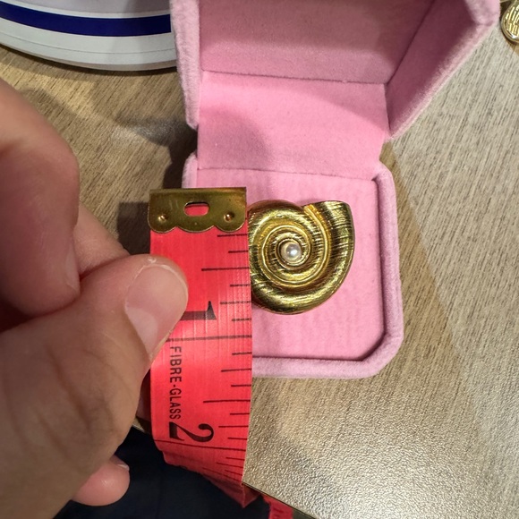 Adjustable Gold Spiral Shell ring - Picture 3 of 9